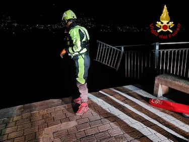 Como, auto finisce nel lago, due morti: l'intervento dei vigili del fuoco 2
