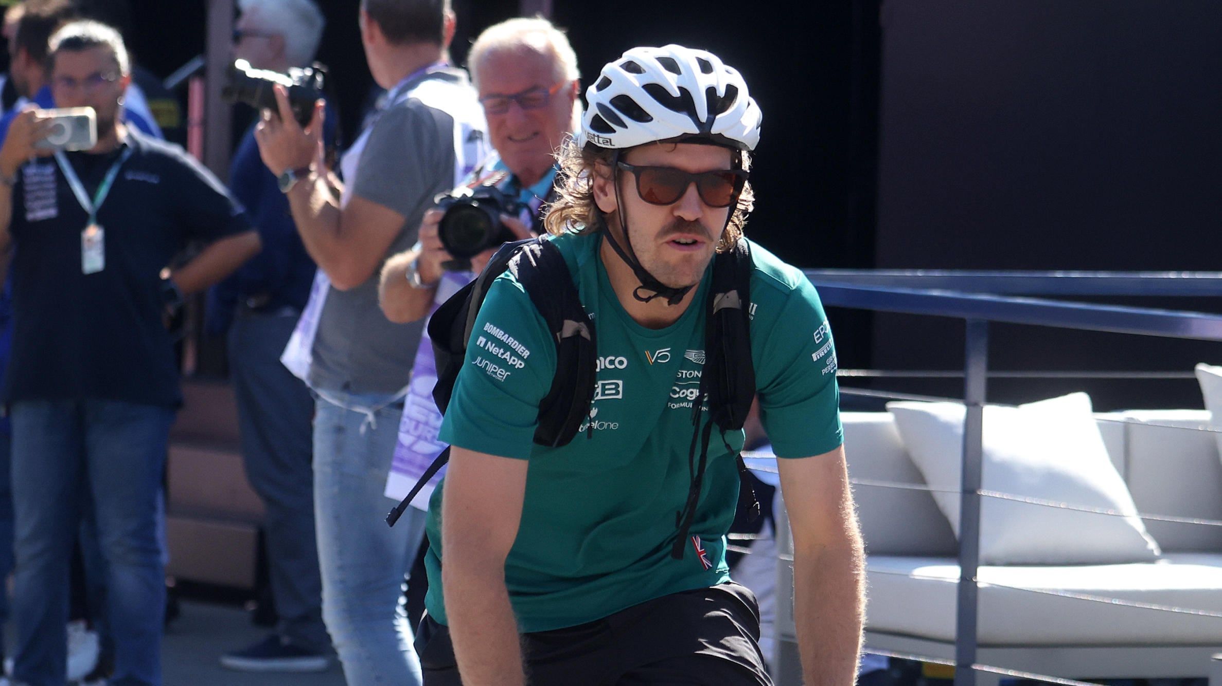 "Ha quasi 100 anni e gli è difficile...". Vettel insulta Mattarella