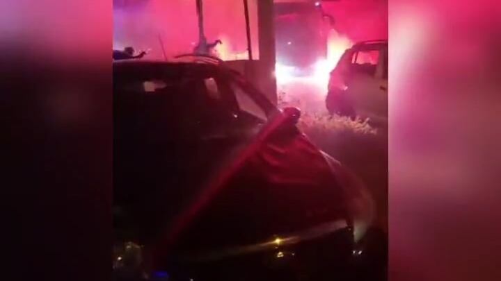 Foggia, l'assalto al pullman della squadra con spranghe e fumogeni: ecco cosa è successo