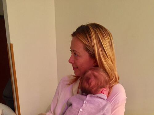 Ecco mamma Meloni: "I miei primi 100 giorni con la piccola Ginevra"