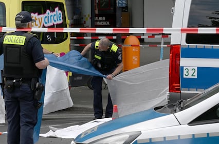 Lo schianto e poi i soccorsi: le immagini da Breitscheidplatz 1