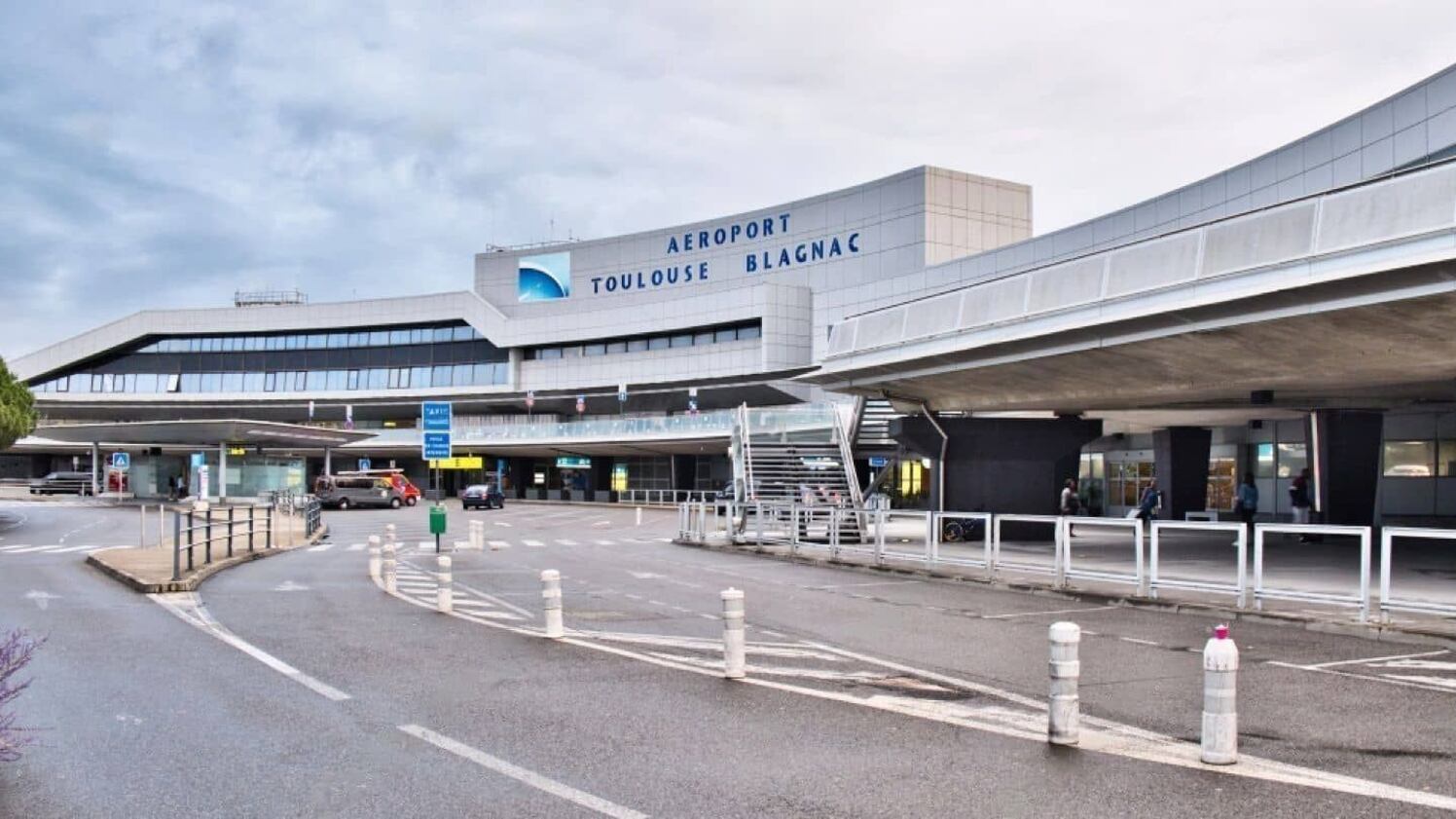 Le minacce poi l'allarme bomba: evacuati diversi aeroporti francesi