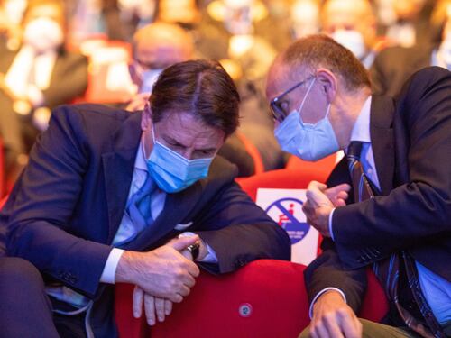 Le balle di Conte e Letta per rimanere a galla