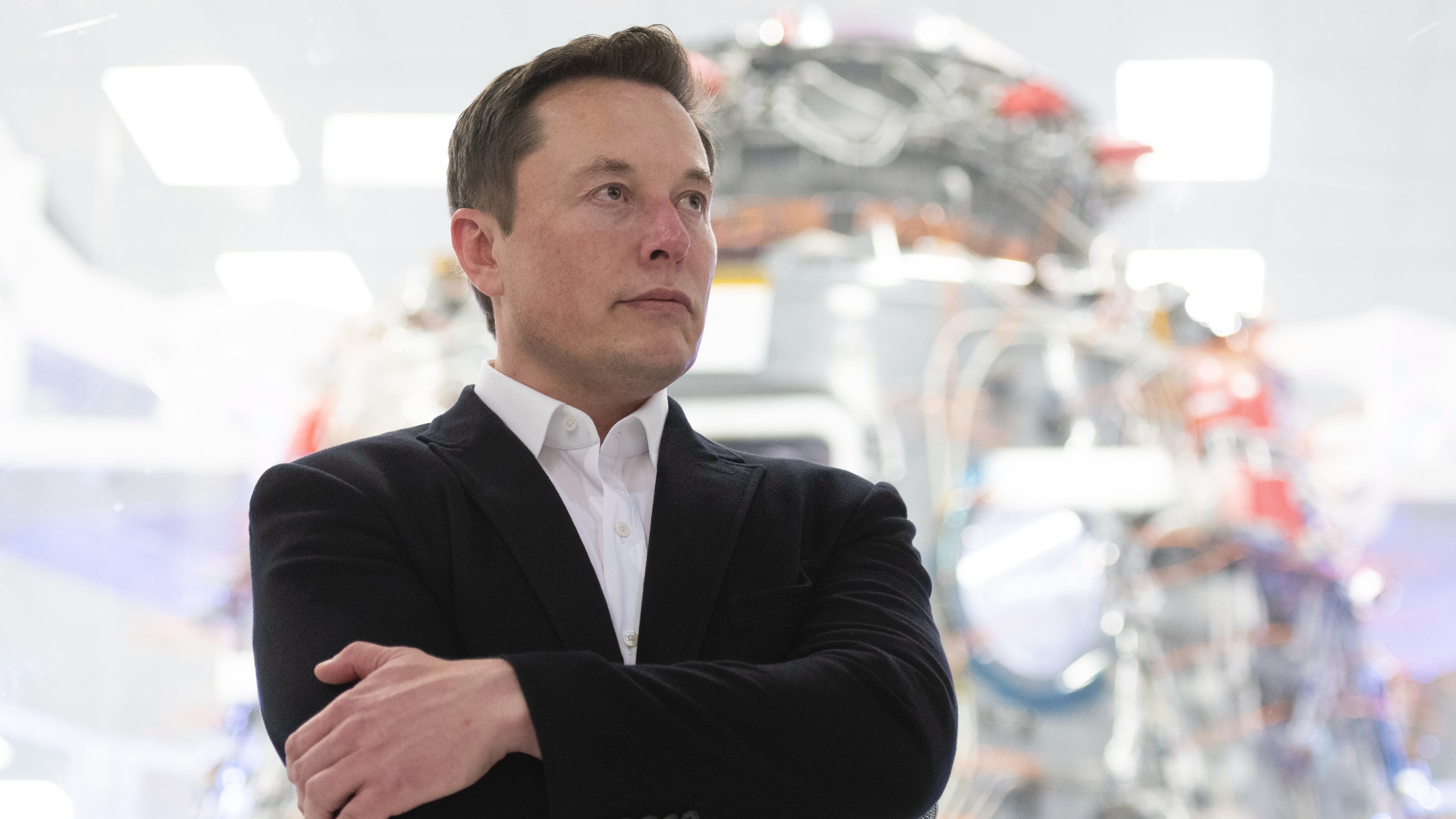 Elon Musk fa il paladino della libertà di parola. "Se vi licenziano per un like, vi pago il legale"