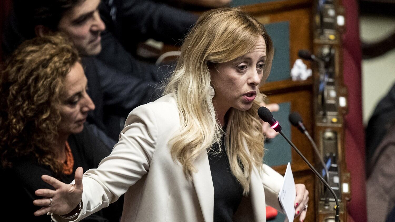 La Meloni avverte Salvini: "I Cinque Stelle a sinistra. Non tradire gli elettori"