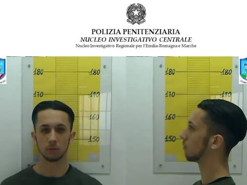 Strage di Corinaldo, il detenuto Andrea Cavallari incendia la cella e aggredisce due agenti: era evaso un anno fa
