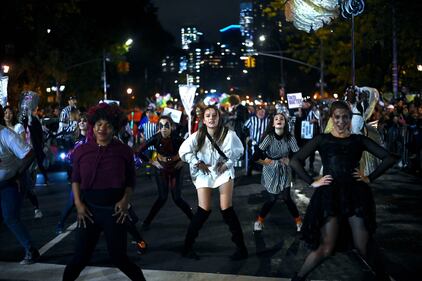 Parata di Halloween fra le vie della Sixth Avenue  8