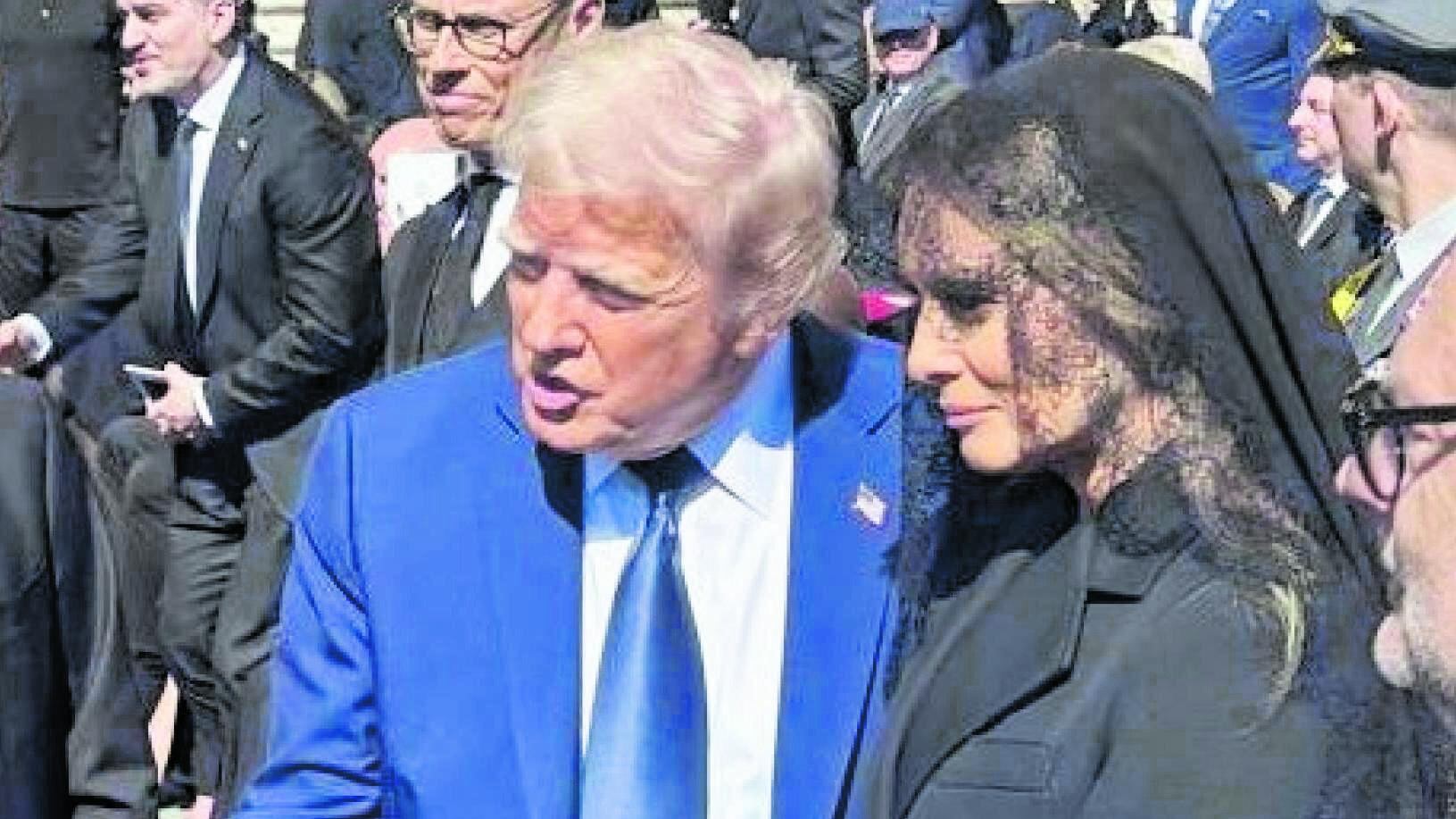 Donald, blu acceso. Melania tacco 12. Volodymyr mai in giacca, reali perfetti