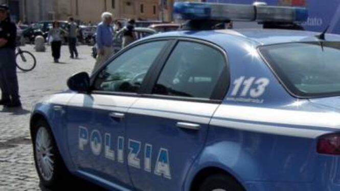 Scappa dopo l'incidente: passante insegue il pirata e lo convince a costituirsi