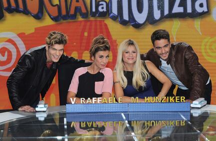 Cambio in corsa a Striscia: a casa i velini e Virginia Raffaele