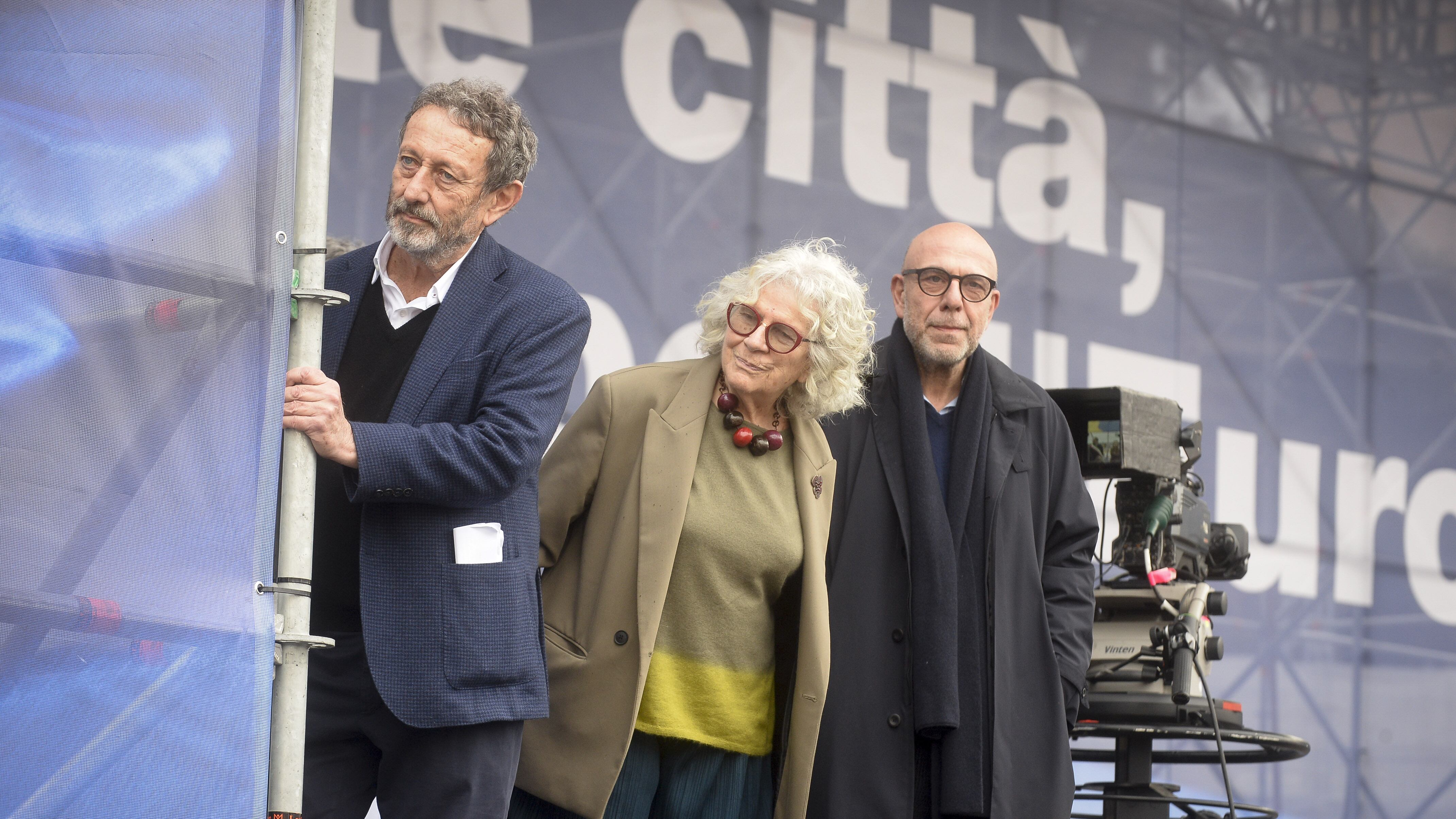 Sinistra a scrocco in piazza del Popolo. Sit-in di Serra e vip pagato dal Comune: spesi 270mila euro
