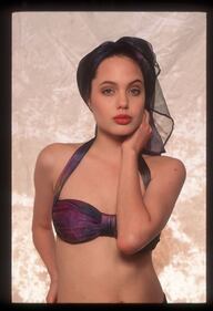 Angelina Jolie a 16 anni 9