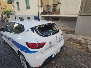 Foggia, marocchino danneggia l'auto della Polizia locale 1