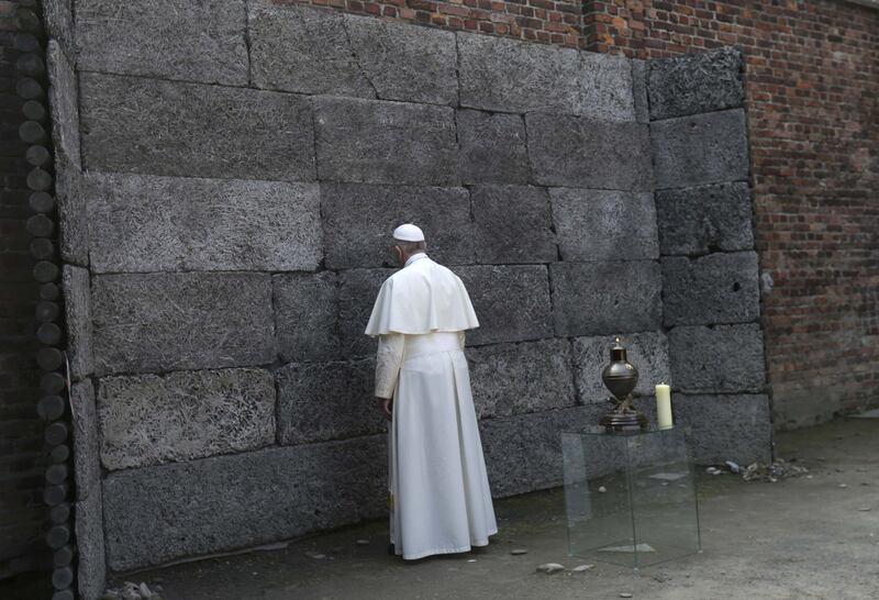 Il Papa in visita ad Auschwitz 12