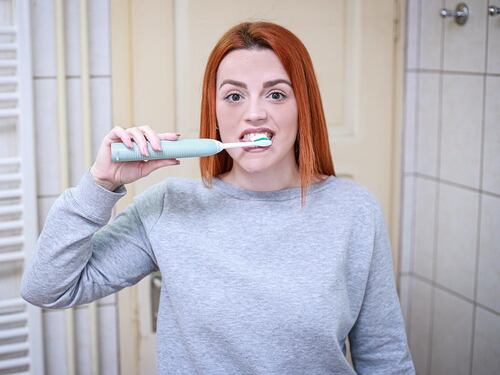 Denti sensibili, cause e rimedi naturali