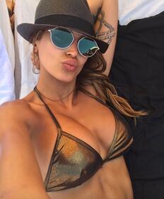 Cristina Buccino, scollatura hot in vacanza 5