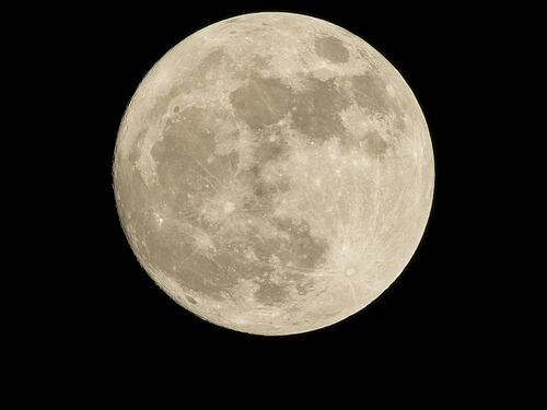 Quanto è vecchia la Luna: ecco il nuovo studio sui cristalli