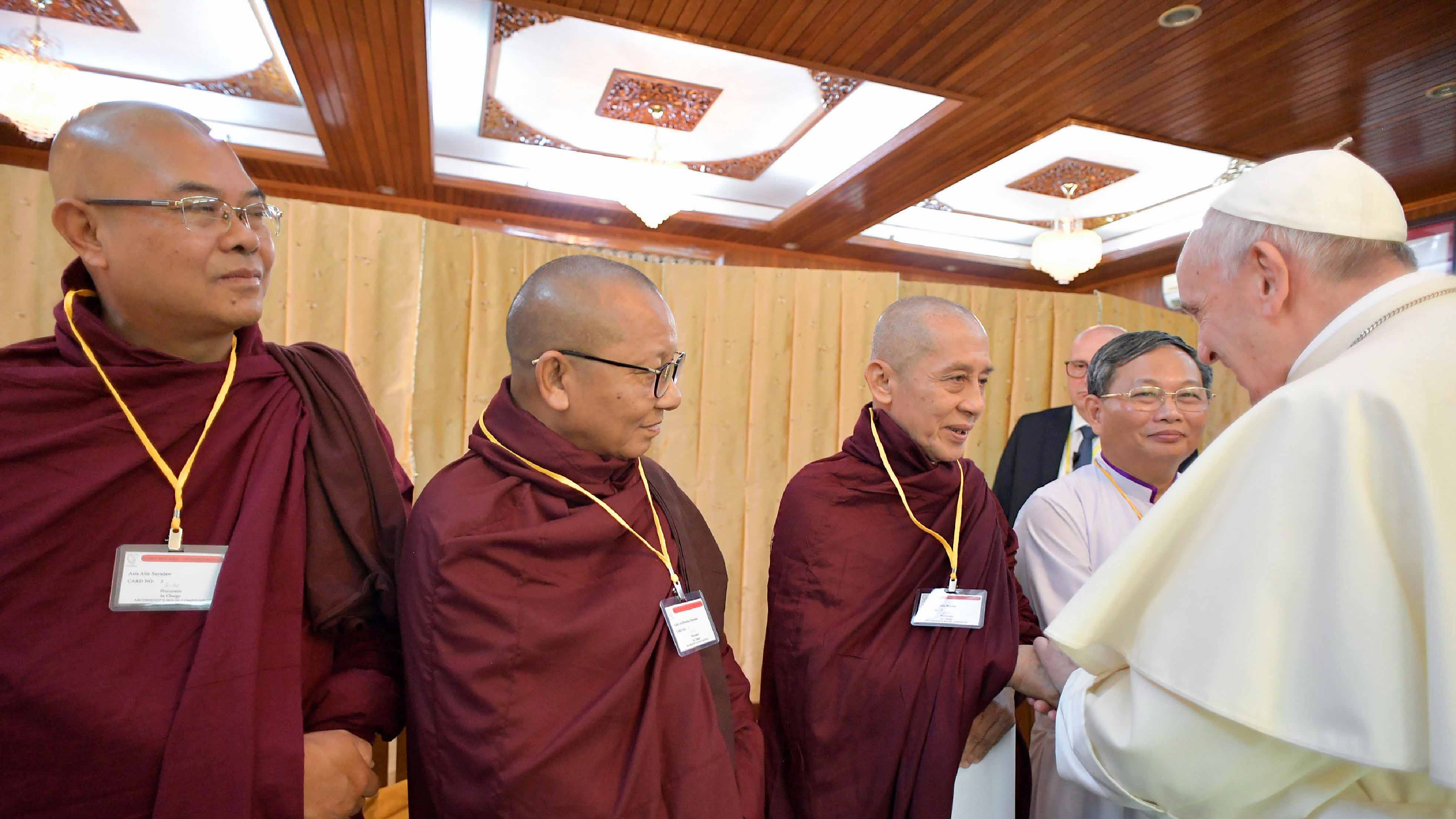Il Papa fa confusione sulla pace "Buddha come San Francesco"
