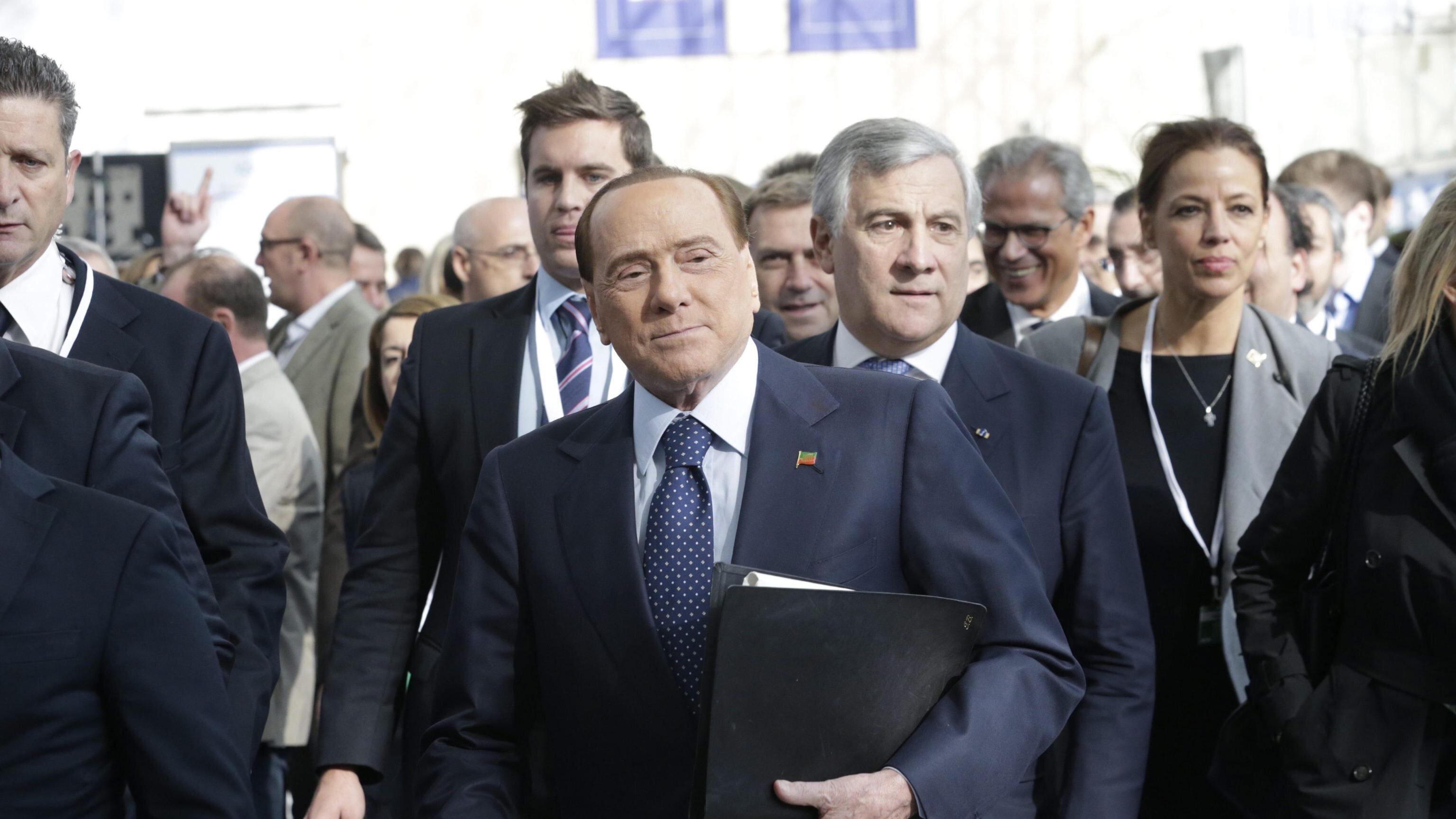 Berlusconi mobilita i suoi: prepariamoci alla spallata