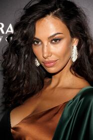 Madalina Ghenea, scollatura supersexy sul red carpet 23