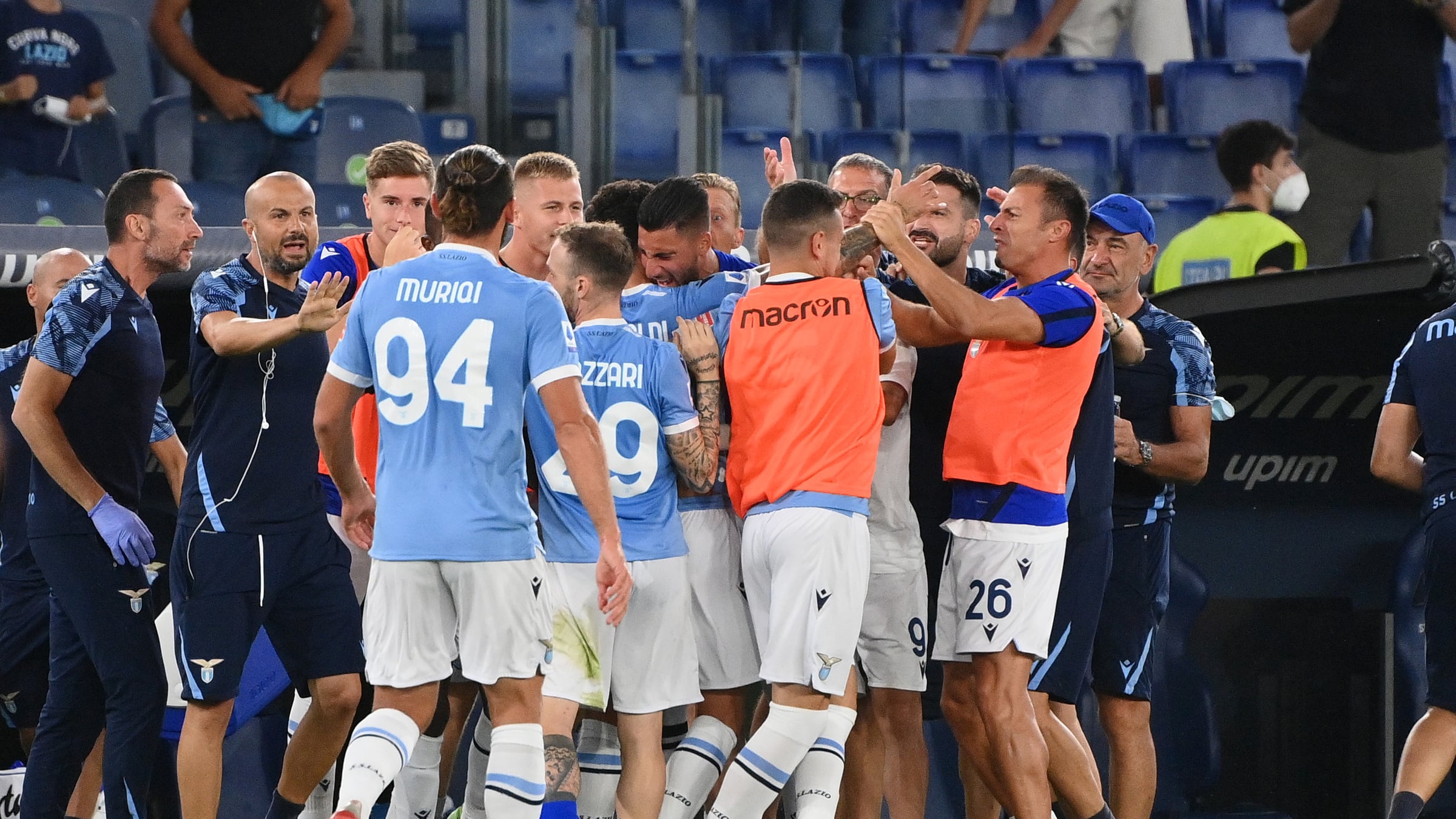 Lazio e Roma in campo. Il derby può attendere