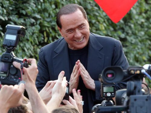 Regina, Orban, Meloni e Terzo polo: il Cav in tv è a tutto campo