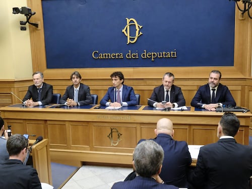"Basta indagare gli agenti in automatico". Ecco la proposta di FdI per le forze dell'ordine