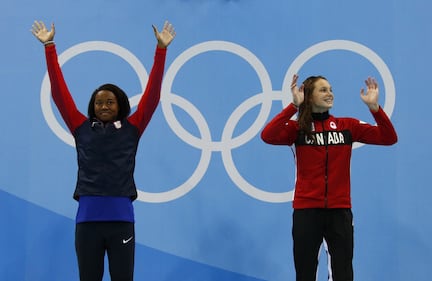 Simone Manuel fa la storia: prima afroamericana a vincere l'oro nel nuoto. Le lacrime di gioia 3