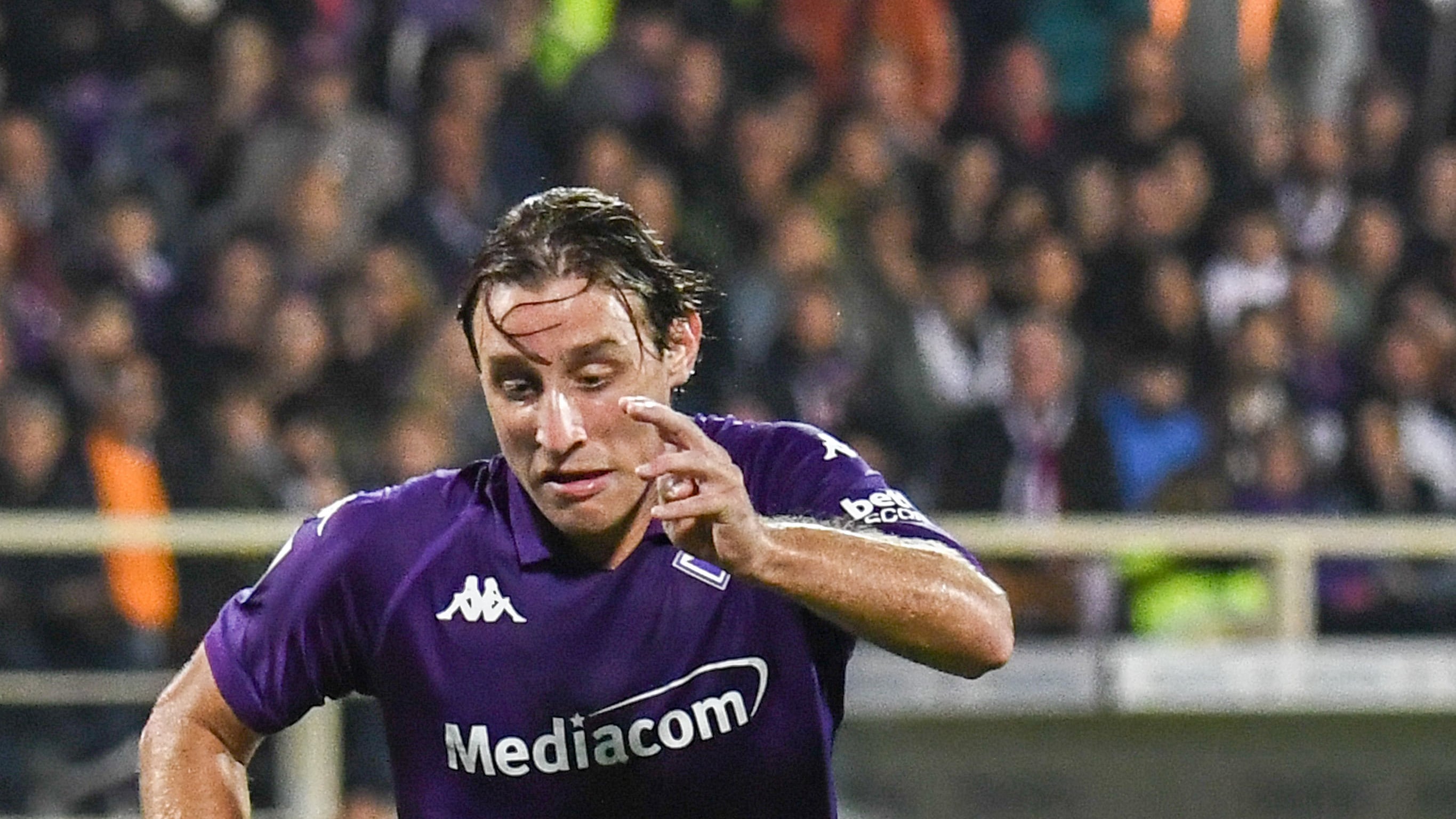 "È lucido, ecco cosa ha causato l'aritmia". Come sta Bove dopo il malore in campo