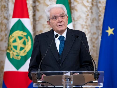 "Indegni". Mattarella revoca 4 onorificenze ai russi: chi sono