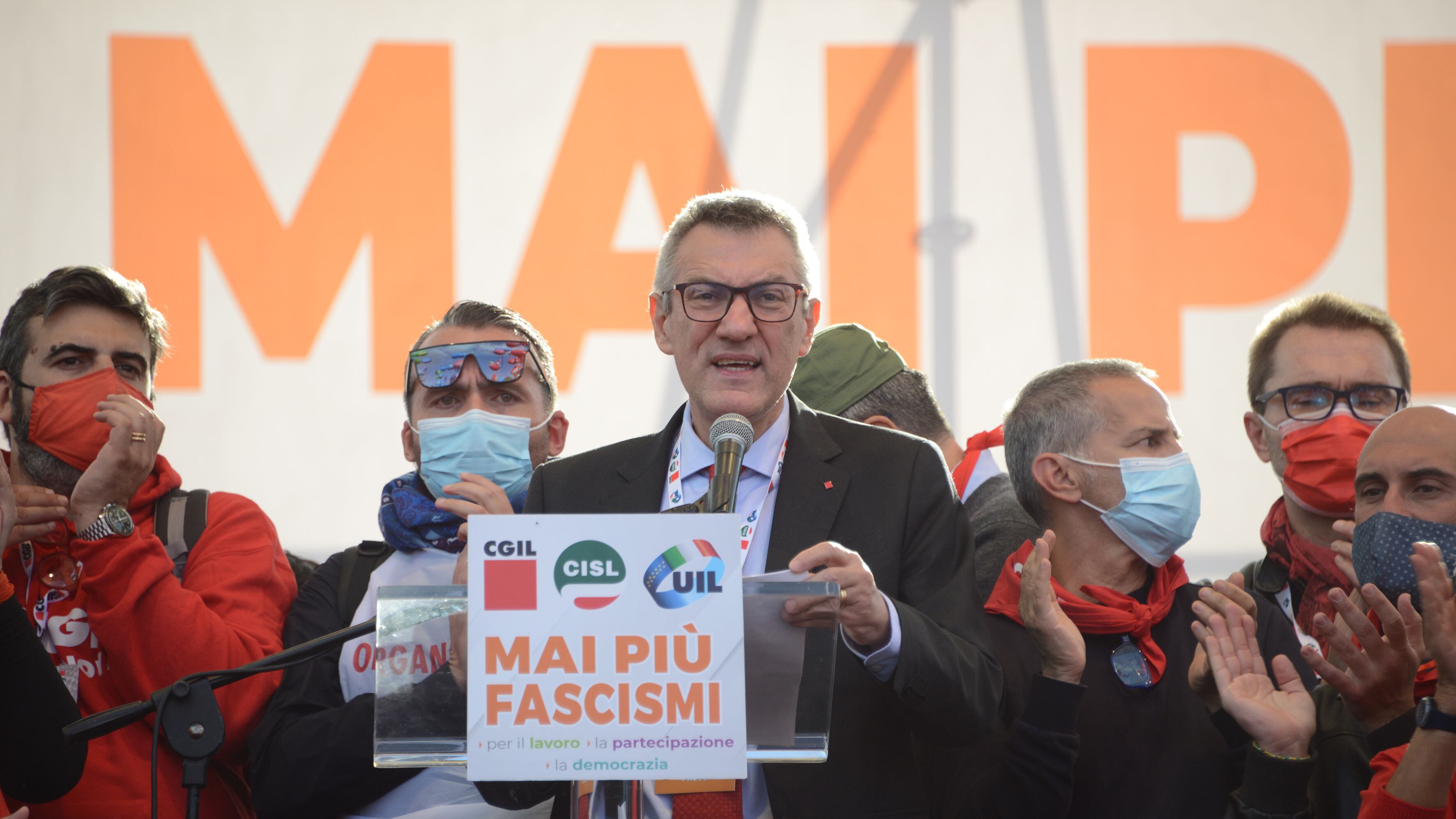 Anche i sindacati vanno in pressing: "Siero obbligatorio chiesto 6 mesi fa"