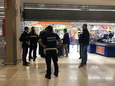 Aggressione al centro commerciale Carrefour di Assago 4