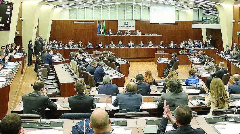 Lombardia autonoma, il sì della maggioranza accelera il rimpasto
