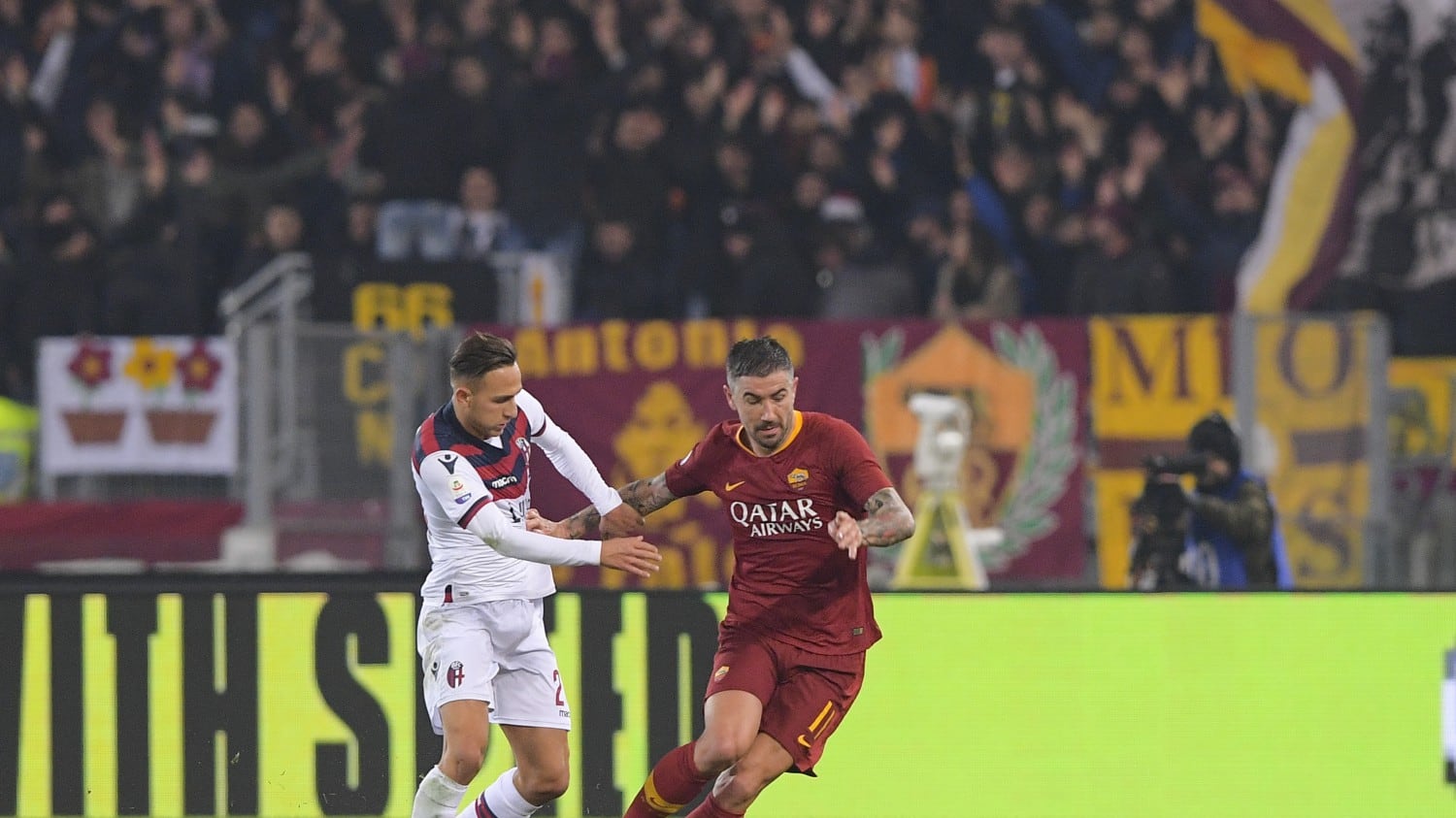La Roma batte 2-1 il Bologna: giallorossi a meno uno dal Milan