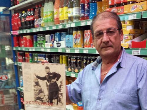 Espone il calendario del Duce: l'Anpi contro il supermarket