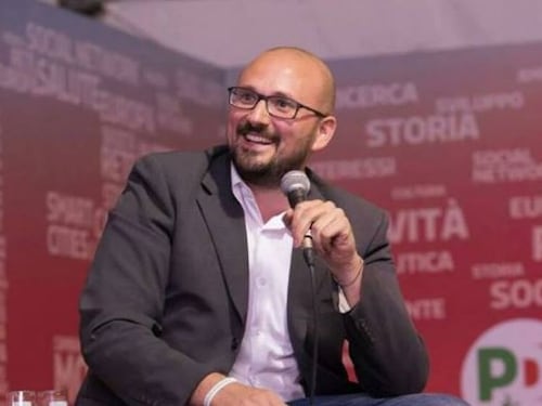 Il sindaco di Cesano Boscone: ""Non volevo offendere I marò non sono eroi"