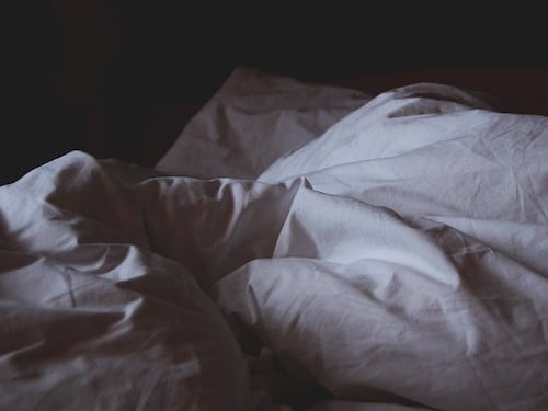 Naso e pelle irritata al risveglio? Ecco che cosa vi sta succedendo