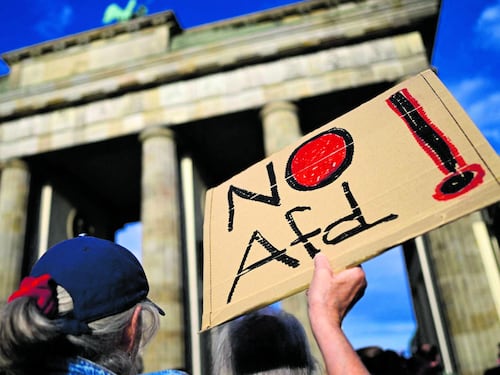 Merkel si sveglia: “Scioccata dal trionfo Afd”