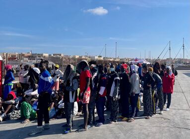 Boom di arrivi a Lampedusa: l’assedio sul molo 11