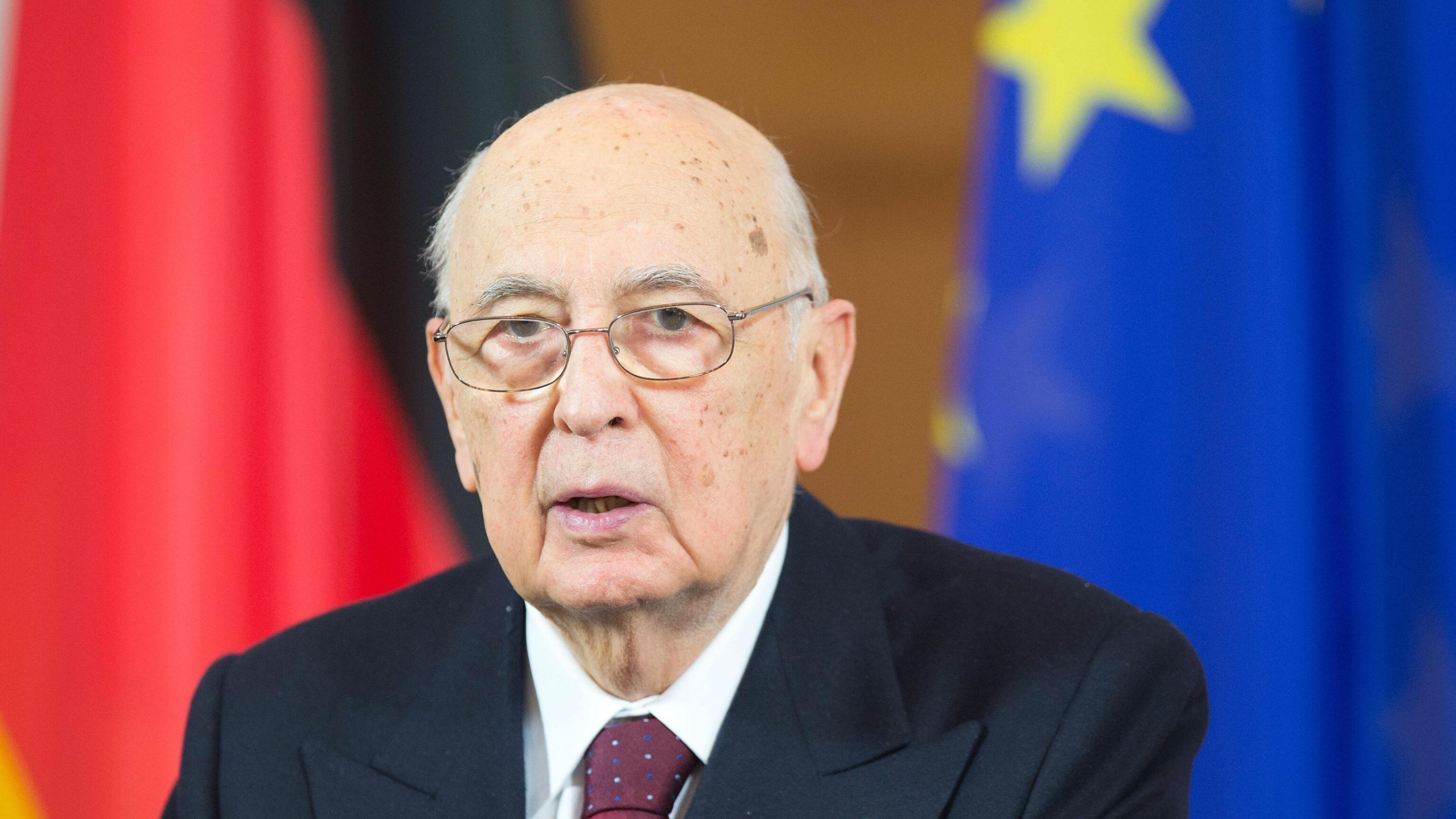 Napolitano punta su Bersani e si prepara a lasciare il Colle. Ma c'è chi vuole un suo bis