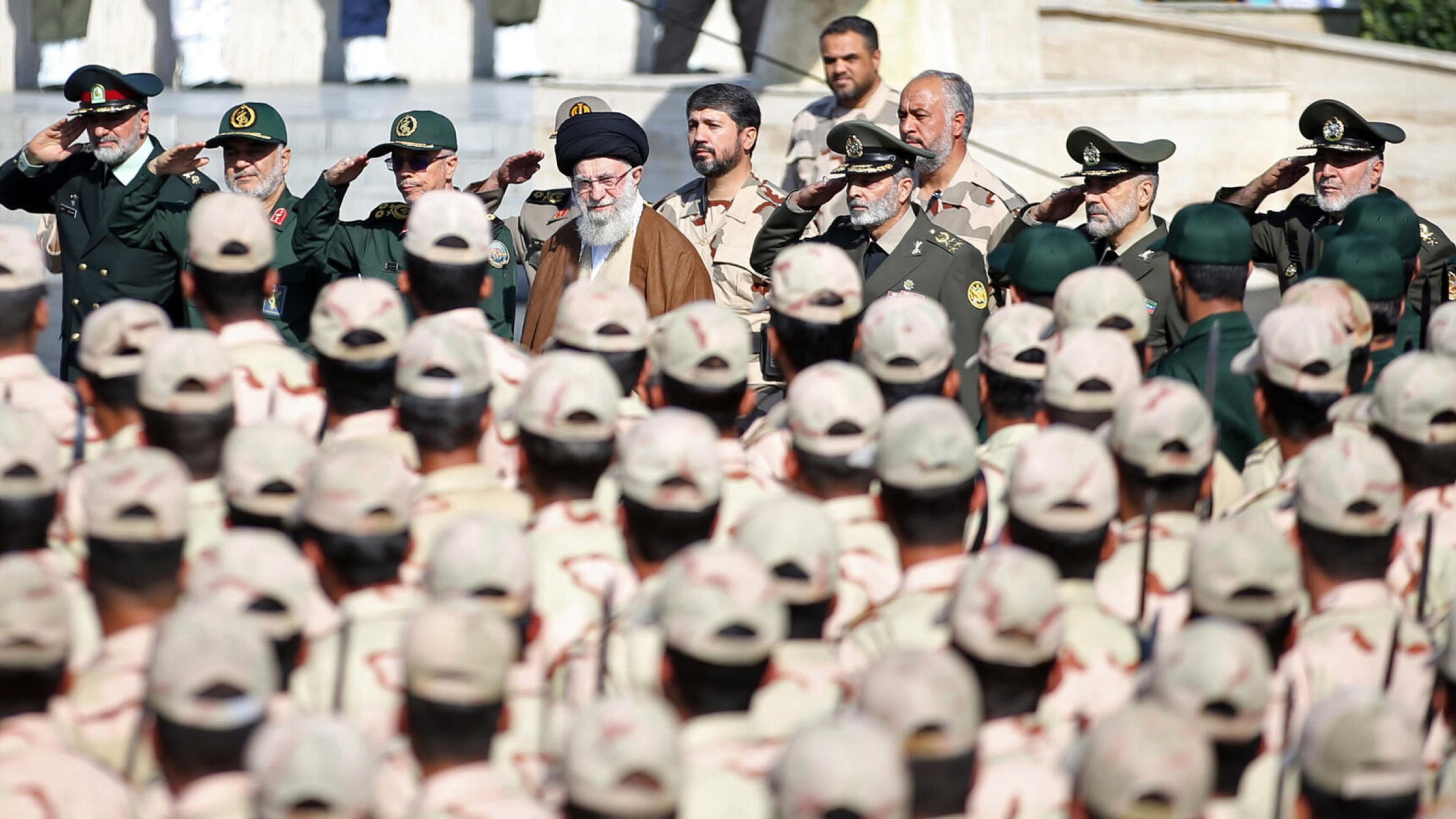"Fermiamo i crimini sionisti". L'Iran prepara il fronte islamico contro Israele