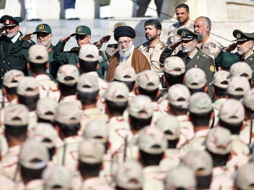 "Fermiamo i crimini sionisti". L'Iran prepara il fronte islamico contro Israele