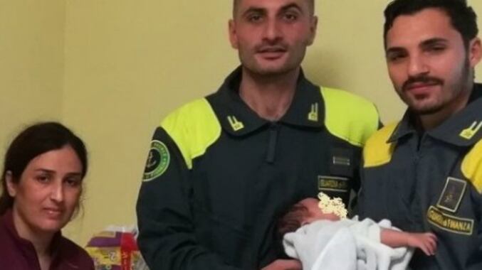 A Crotone sbarcano 51 curdi nel silenzio: falle del sistema di sorveglianza marittimo
