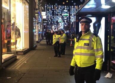 Londra, scatta l'allarme a Oxford Street: paura tra la gente 7