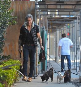 Mickey Rourke piange per le strade di Los Angeles 2