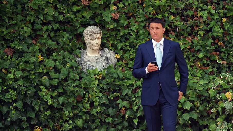 Renzi: "L'Italia deve cambiare. Non guardo in faccia nessuno"
