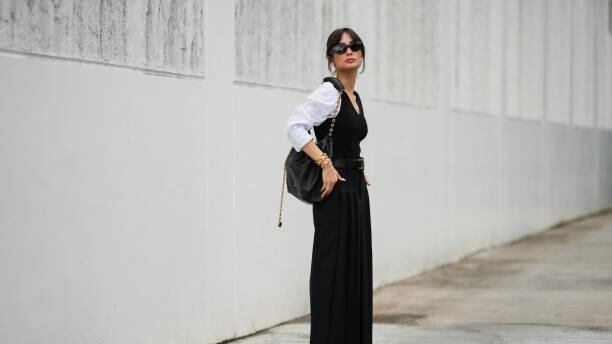 Gilet, come indossarlo con stile in estate. Gli outfit imperdibili anche a 50 anni