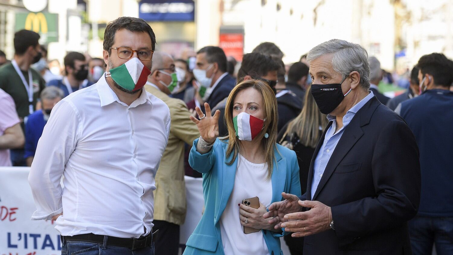 Meloni: "Piazza solo per 2000 persone Imbavagliano il centrodestra..."