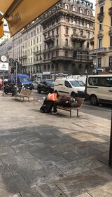 Degrado nello quartiere dello shopping milanese 10