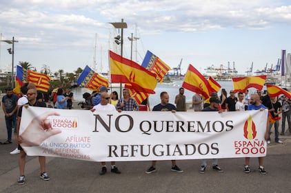 Le proteste al porto: "Non vogliamo i migranti" 6